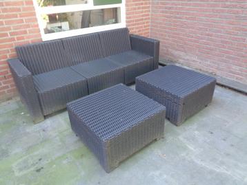 Driedelige tuinset  beschikbaar voor biedingen