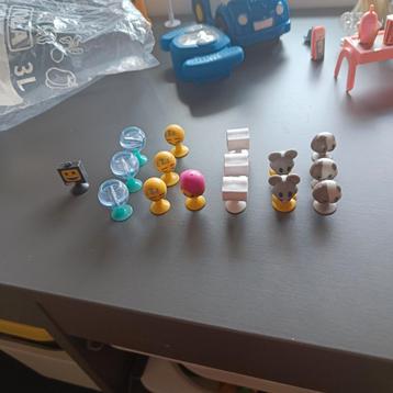 Ik zoek de emoij dozen van de ALDI 2025. Heeft iemand er 2 d beschikbaar voor biedingen