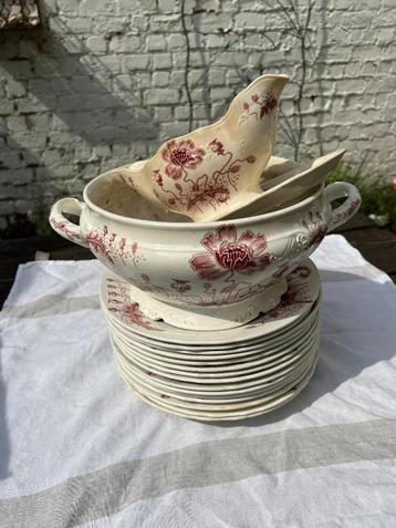 15 assiettes 1 saucière 1 soup Société Céramique Maestricht beschikbaar voor biedingen