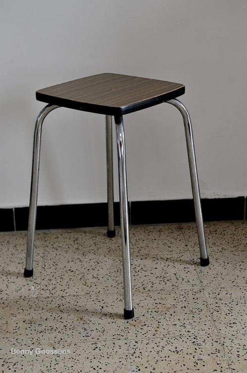 Formica Vintage/retro krukje in mooie staat., Huis en Inrichting, Krukjes, Gebruikt, Hout, Ophalen