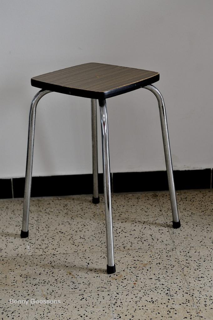 Formica Vintage/retro krukje in mooie staat., Huis en Inrichting, Krukjes, Gebruikt, Hout, Ophalen
