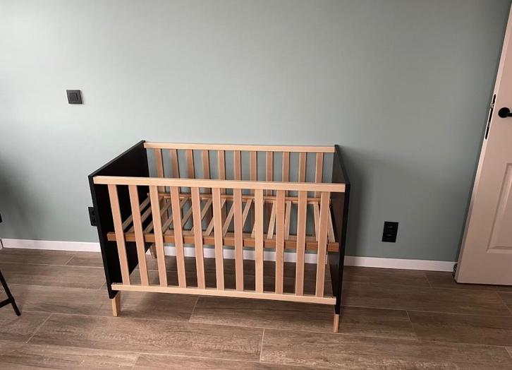 Babybed perfecte staat !, Kinderen en Baby's, Babywiegjes en Ledikanten, Zo goed als nieuw, Ledikant, Ophalen