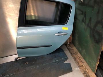 Portier 4Deurs links-achter van een Renault Clio (HARM02) beschikbaar voor biedingen