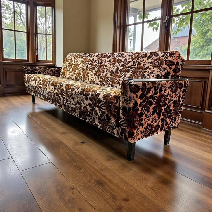 Canapé/canapé-lit fleuri marron vintage, Antiquités & Art, Antiquités | Meubles | Chaises & Canapés, Enlèvement ou Envoi