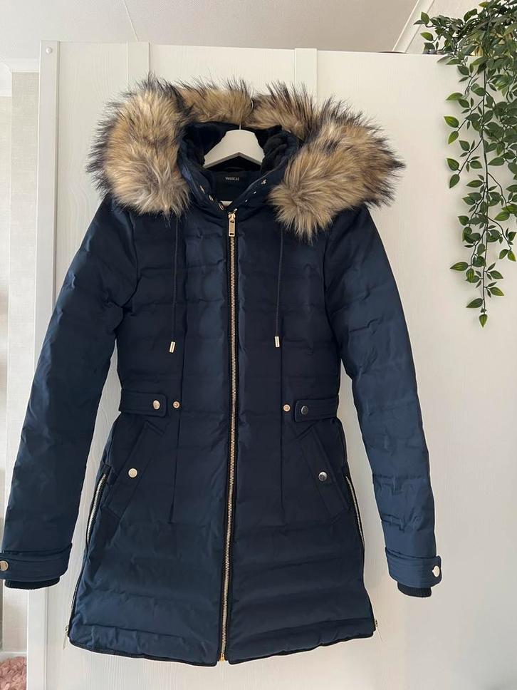 Blauwe nieuwstaat winterjas met afneembare pels / kap 34, Kleding | Dames, Jassen | Winter, Zo goed als nieuw, Maat 34 (XS) of kleiner