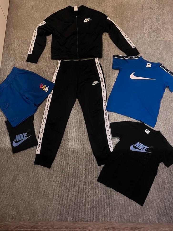 Nike setje, Kinderen en Baby's, Kinderkleding | Kinder-kledingpakketten, Zo goed als nieuw, Maat 146, Ophalen of Verzenden