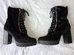 Laarzen Ellie Goulding zwart velours met gotisch motief 37, Kleding | Dames, Zwart, Lage of Enkellaarzen, Zo goed als nieuw, Ophalen