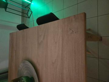 Taek eettafel vierkant. 140 op 140 rondom. Heel mooie tafels beschikbaar voor biedingen