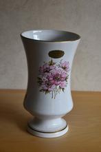 Witte porcelein gebloemde vaas, Minder dan 50 cm, Ophalen of Verzenden, Wit, Zo goed als nieuw