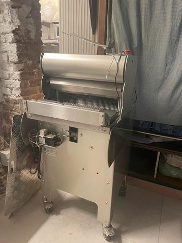 Broodsnijmachine beschikbaar voor biedingen