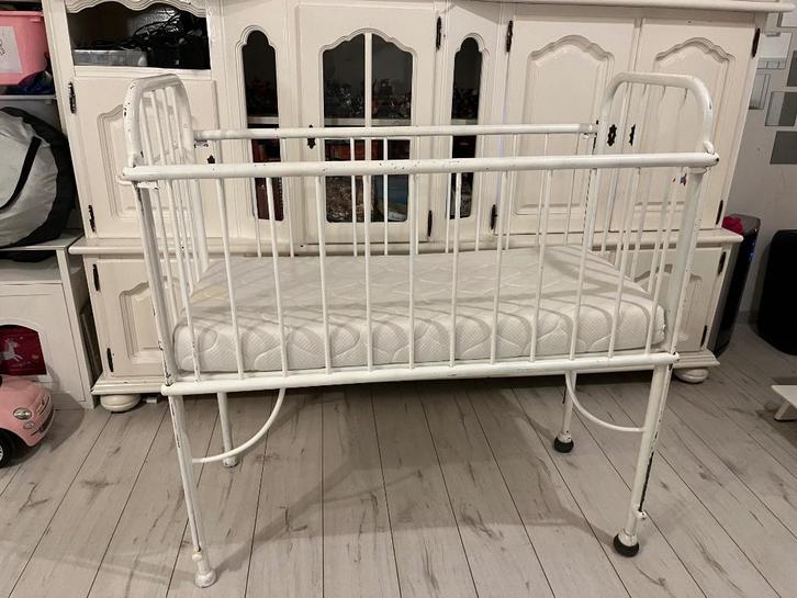 Vintage ziekenhuis bedje/co sleeper, Kinderen en Baby's, Kinderkamer | Bedden, Gebruikt, Minder dan 140 cm, Minder dan 70 cm, Ophalen