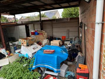 hier ligt vanalles oud ijzer paar stripjes lood tafelzaag beschikbaar voor biedingen