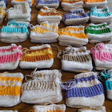 Lot de 50 paires de chaussettes vintage en sucre de baptême  disponible aux enchères