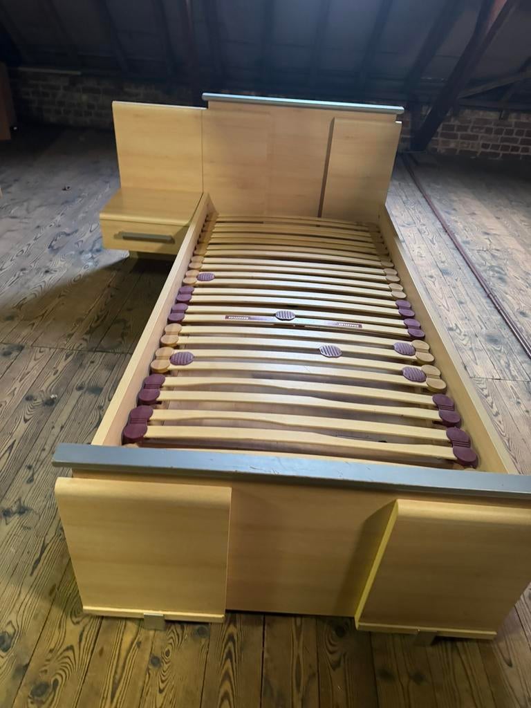 1 persoonsbed met lattoflex en schuif  en nachttafel, Ophalen, Zo goed als nieuw, Grijs