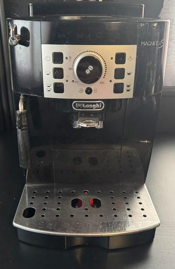Machine a cafe espresso de longhi magnifica s tres bon etat beschikbaar voor biedingen