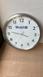 Horloge murale Mobil 1 avec verre., Comme neuf, Enlèvement, Panneau publicitaire