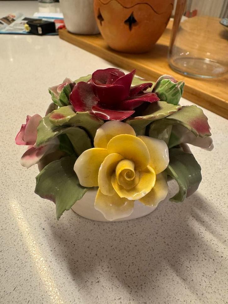 Vase décoratif en porcelaine Aynsley “June Rose” fleurs, Huis en Inrichting, Woonaccessoires | Kunstplanten en Kunstbloemen, Zo goed als nieuw