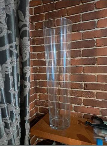 2 groote vazen 70 cm hoog. 15€ stuk.  beschikbaar voor biedingen