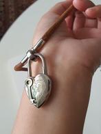 HERMES Heart Cadenas Choker Necklace Charm Collier Leather, Autres matériaux, Avec pendentif, Utilisé, Enlèvement ou Envoi