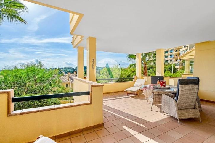 Ruim en instapklaar appartement met zicht op golf, Immo, Buitenland, Spanje, Appartement, Stad