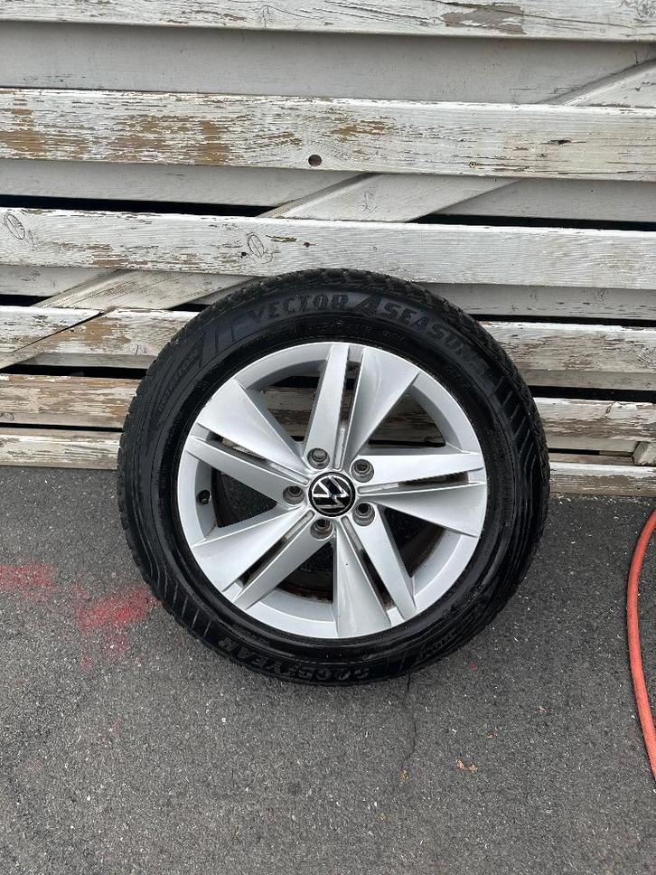 ORIGINELE VW GOLF 8-VELG MET 4-SEIZOENS BANDEN, Auto-onderdelen, Banden en Velgen, Banden en Velgen, All Season, 16 inch, 205 mm