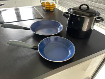 Set de 1 casserole et 2 poêles beschikbaar voor biedingen