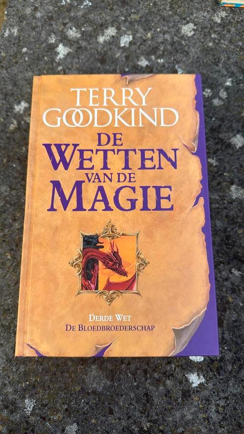 Terry Goodkind - De bloedbroederschap, Boeken, Fantasy, Gelezen, Ophalen of Verzenden