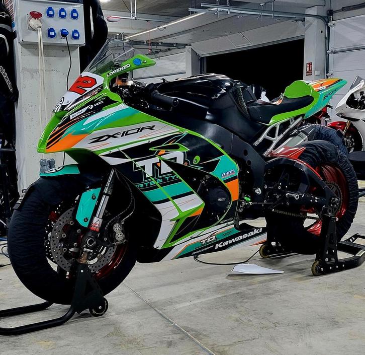 Kawasaki zx10r gen 4 in uitmuntende topstaat, Motoren, Motoren | Kawasaki, Particulier, Ophalen