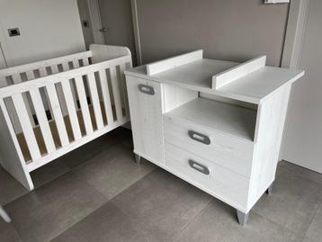 Babybed met verzorgingstafel/commode, Enlèvement, Comme neuf, Commode