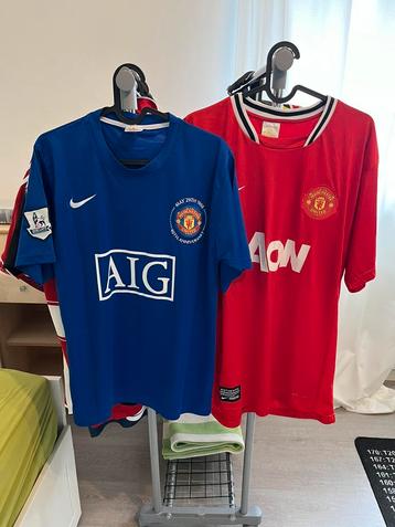 Deux maillots de football vintage de Manchester United 