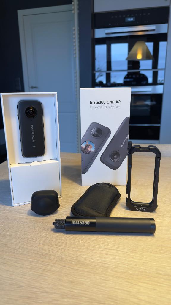 Insta360 One X2 - Caméra 360 avec étui Ulanzi, TV, Hi-fi & Vidéo, Caméras action, Comme neuf, Enlèvement ou Envoi