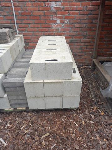 Betonblok CL, hol, 39x19x19 beschikbaar voor biedingen