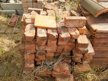 Teruggewonnen stenen, afmetingen ongeveer 18-18,5 x 4,5-5 cm beschikbaar voor biedingen