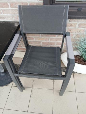 terrastafel en stoelen beschikbaar voor biedingen