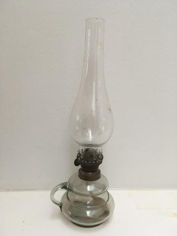 Lampe à pétrole en verre beschikbaar voor biedingen