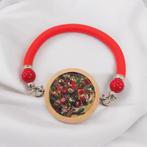 Mini schilderij op houten pendant + 2 handmade bracelets, Bijoux, Sacs & Beauté, Bracelets, Enlèvement ou Envoi, Avec bracelets à breloques ou perles