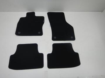 Seat Leon 5F0 I-Tech Mattenset 5- DRS Nieuw 5F0863011E beschikbaar voor biedingen