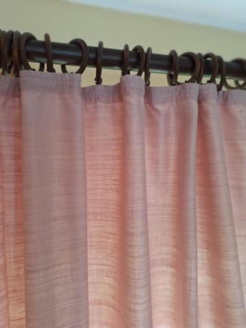 Deux tentures vintages ton bois de rose en tissu polyester/c