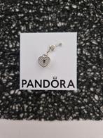 Charms Pandora cœur + clef, de couleur argent avec strass, Bijoux, Sacs & Beauté, Bracelets à breloques, Comme neuf, Pandora, Argent