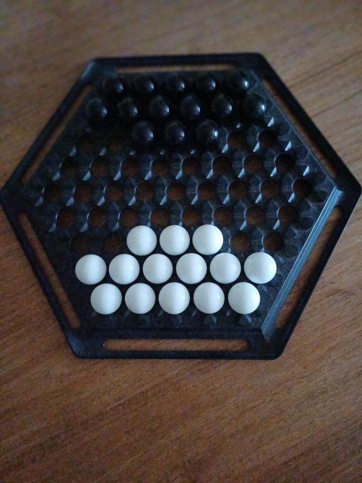 ABALONE Gezelschapsspel, Hobby en Vrije tijd, Gezelschapsspellen | Bordspellen, Zo goed als nieuw, Een of twee spelers, Ophalen