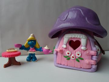 Petit ensemble Schtroumpfette avec maison et figurine disponible aux enchères