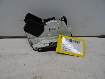 SERRURE DE PORTE AVANT DROITE Volkswagen Passat (3G2), Utilisé, Droite, Volkswagen
