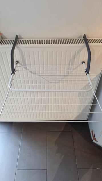 Étendoir pliable pour radiateur – Pratique et gain d beschikbaar voor biedingen