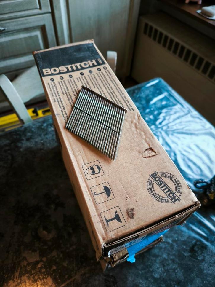 Pistolet Bostitch 28 clous à bande 90 mm, Bricolage & Construction, Outillage | Autres Machines, Enlèvement