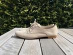 Schoenen maar 40, Beige, Ophalen of Verzenden, Sneakers, Gedragen