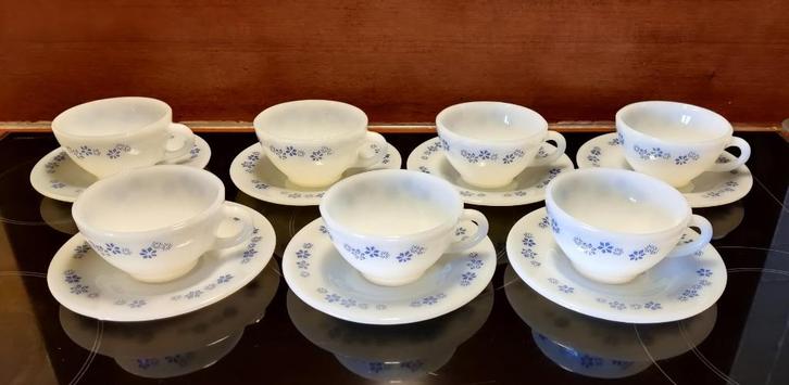 VINTAGE RIGOPAL SET VAN 7 KOFFIEKOPJES & 7 SCHOTELS SNEEUWVL, Huis en Inrichting, Keuken | Servies, Zo goed als nieuw, Glas, Ophalen of Verzenden