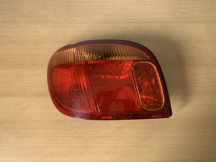 achterlicht links toyota yaris 2003 tot 2005 52053 England, Auto-onderdelen, Verlichting, Toyota, Gebruikt, Ophalen of Verzenden