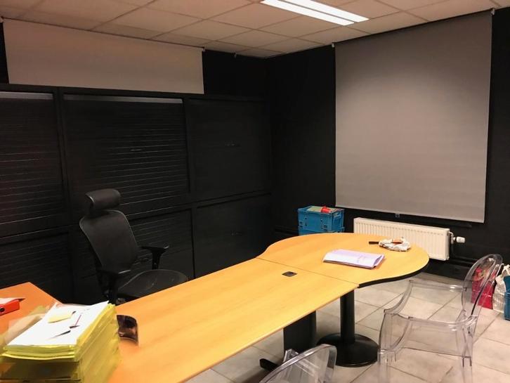 Bureau très solide (Type Manutan), Huis en Inrichting, Bureaus, Zo goed als nieuw, In hoogte verstelbaar, Ophalen