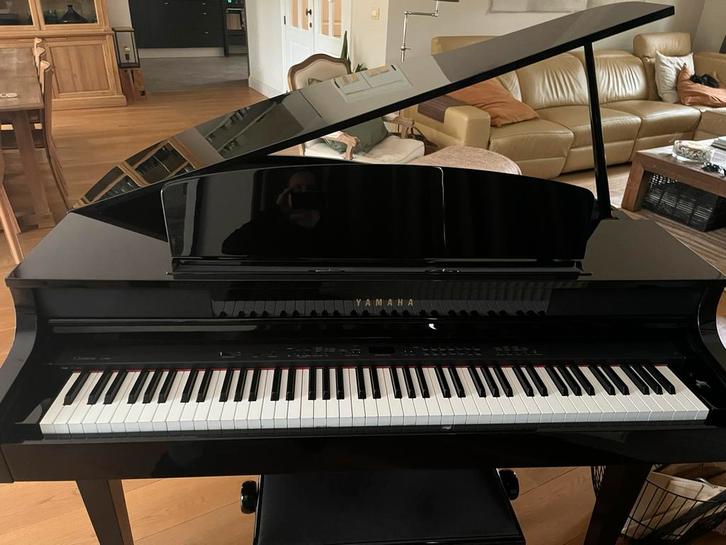 Yamaha digitale kleine vleugelpiano met pianostoel, Muziek en Instrumenten, Piano's, Piano, Ophalen