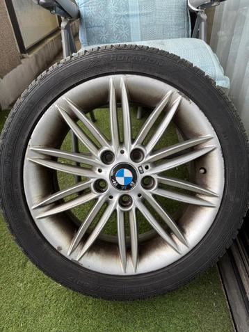 Jantes alliage origine bmw série 1  17 pouces avec pneus nei beschikbaar voor biedingen